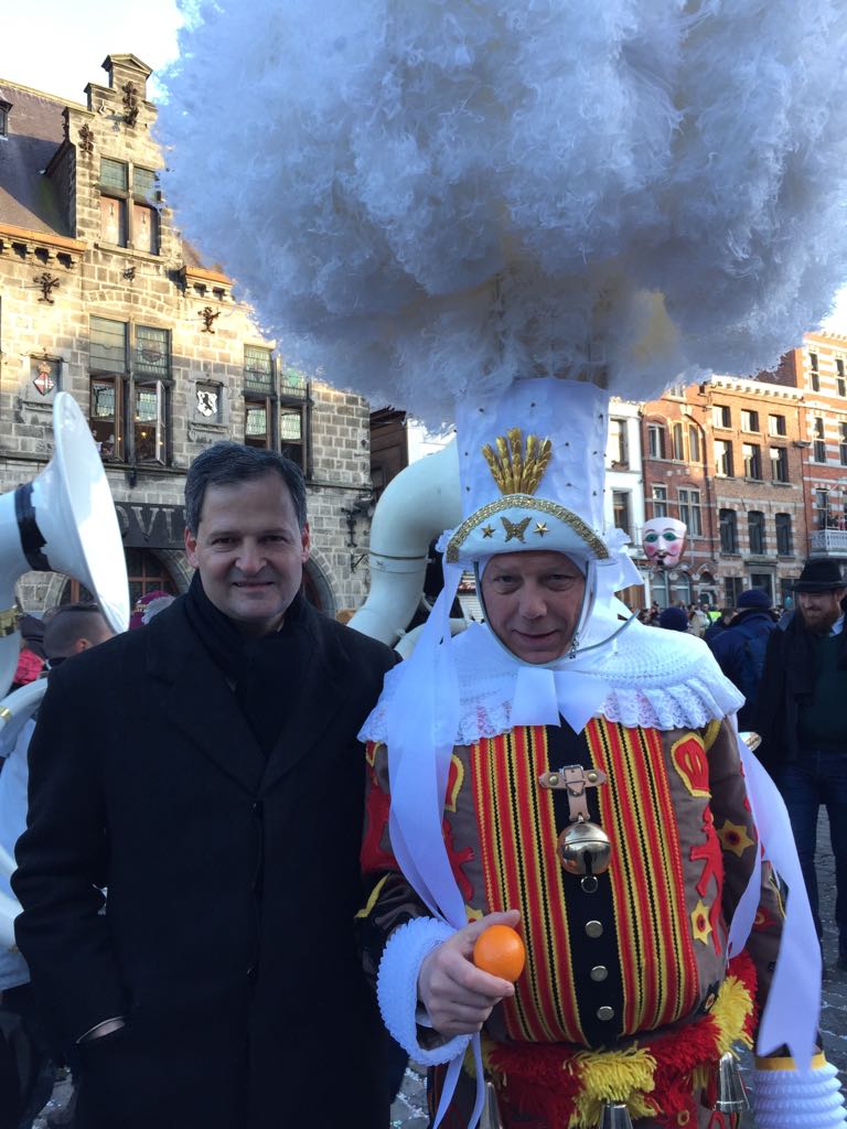 Colombian Ambassador H.E. Sergio Jaramillo Caro and his wife visited the Carnaval festivities of Binche